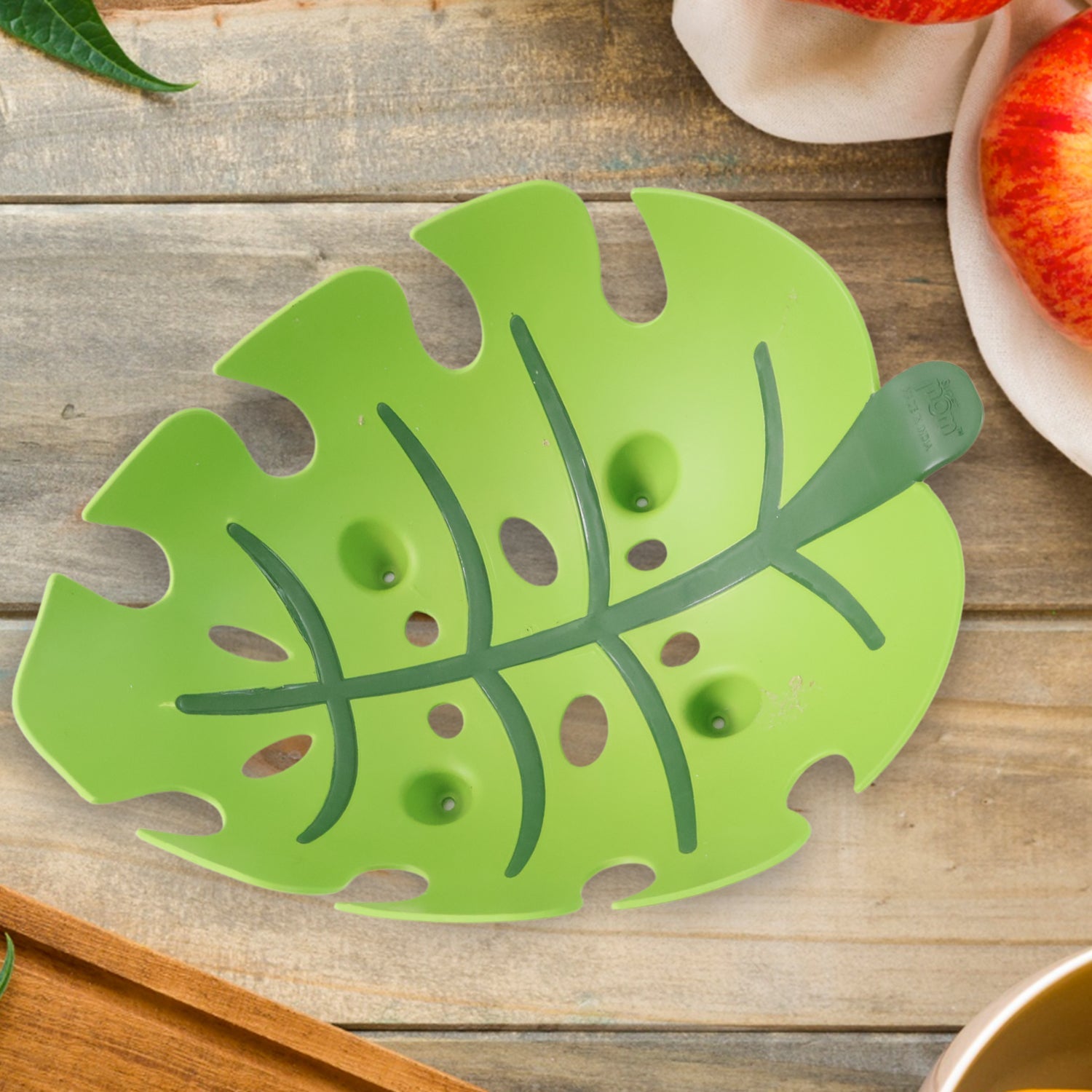 Leaf-Shaped Plastic Fruit Basket (1 Pc) Leaf-Shaped Plastic Fruit Basket (1 Pc)